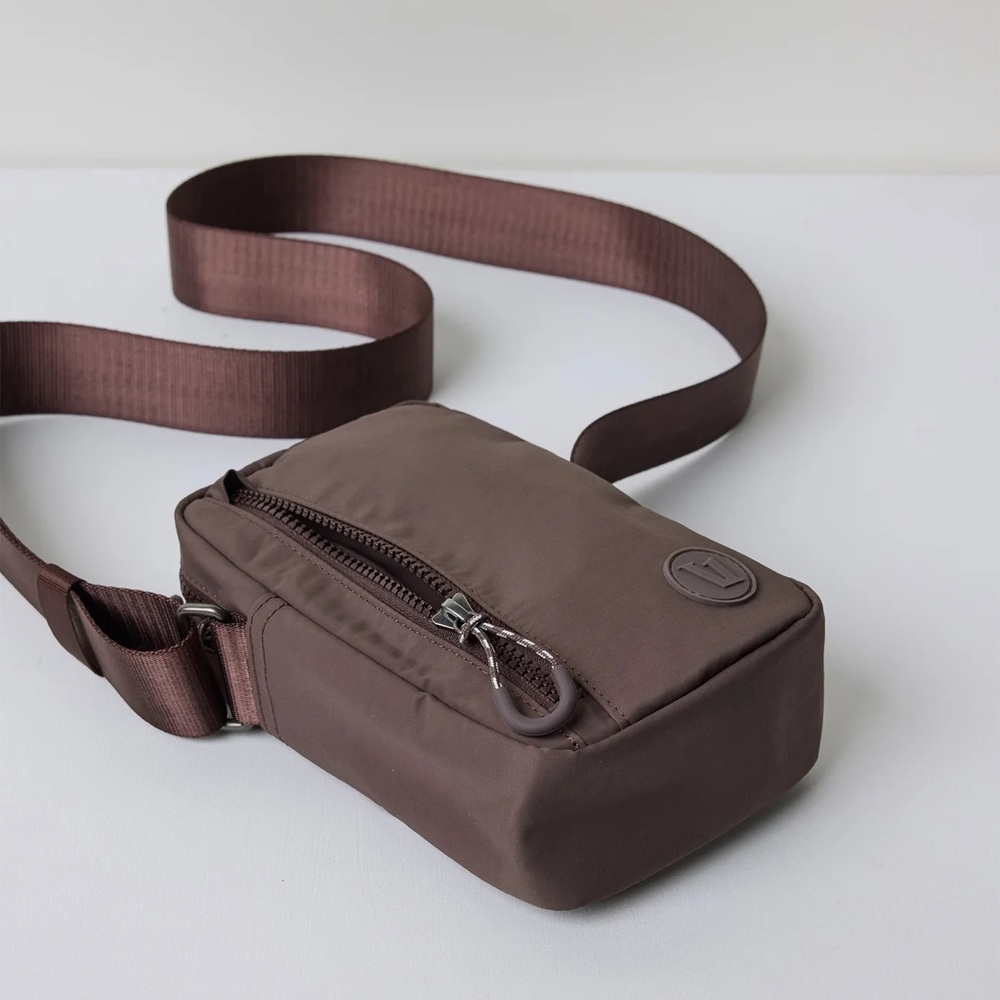 Vuori All Around Crossbody Bag Chocolate NWT